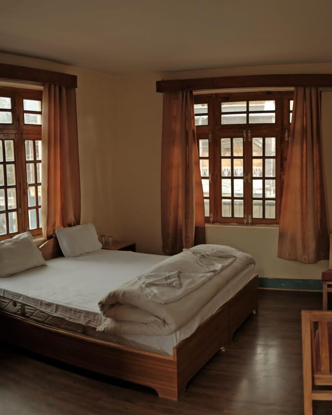 Hotel Lonchay Residency Leh Bagian luar foto