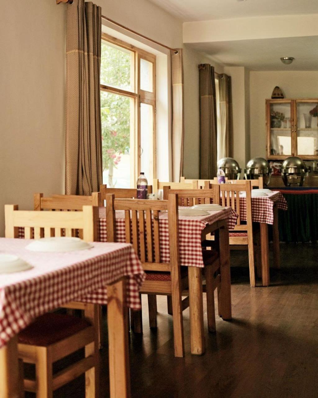 Hotel Lonchay Residency Leh Bagian luar foto