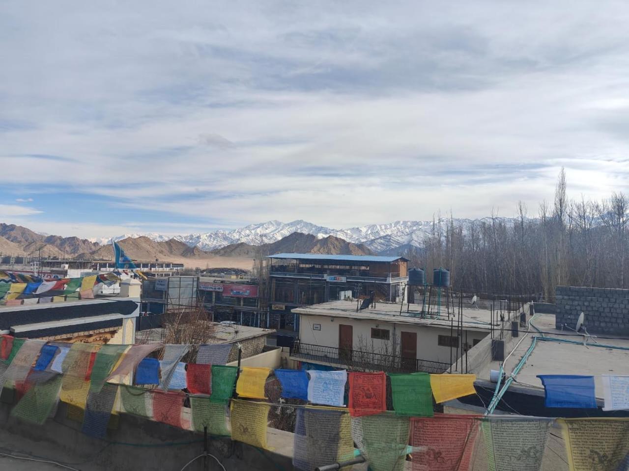 Hotel Lonchay Residency Leh Bagian luar foto