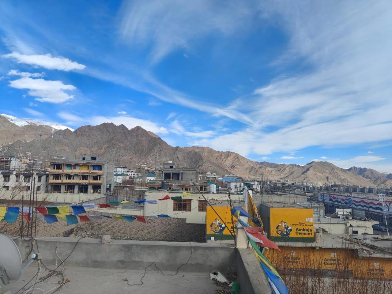 Hotel Lonchay Residency Leh Bagian luar foto