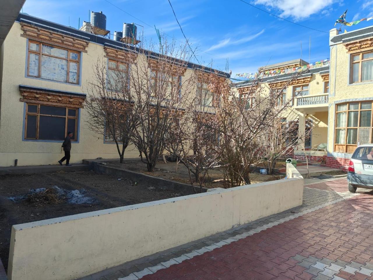 Hotel Lonchay Residency Leh Bagian luar foto
