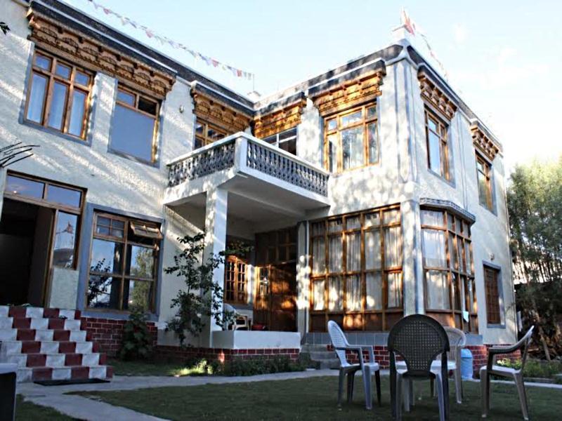 Hotel Lonchay Residency Leh Bagian luar foto