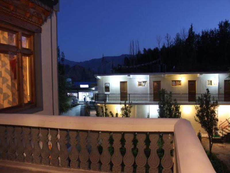 Hotel Lonchay Residency Leh Bagian luar foto